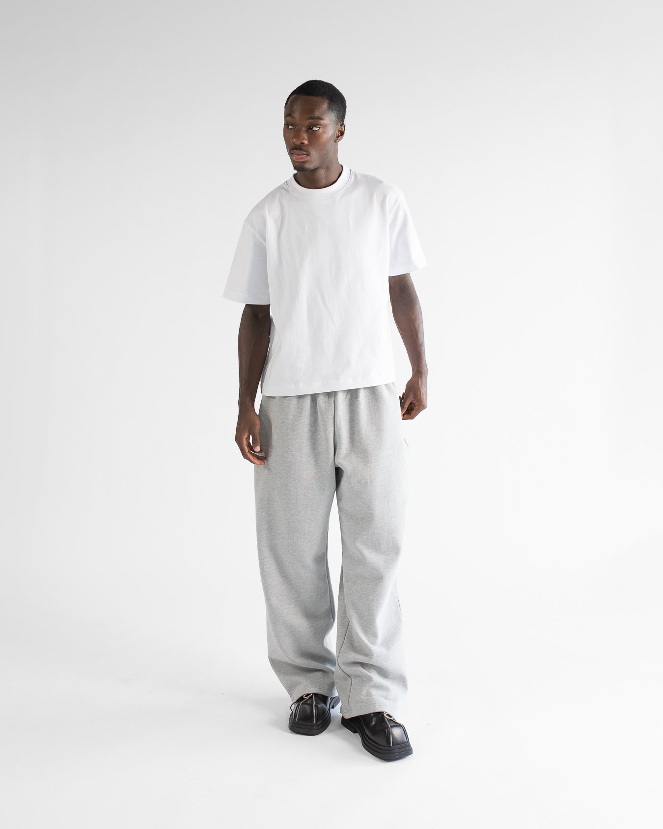 Baggy Sweatpants - Grey - Jewelry image 4