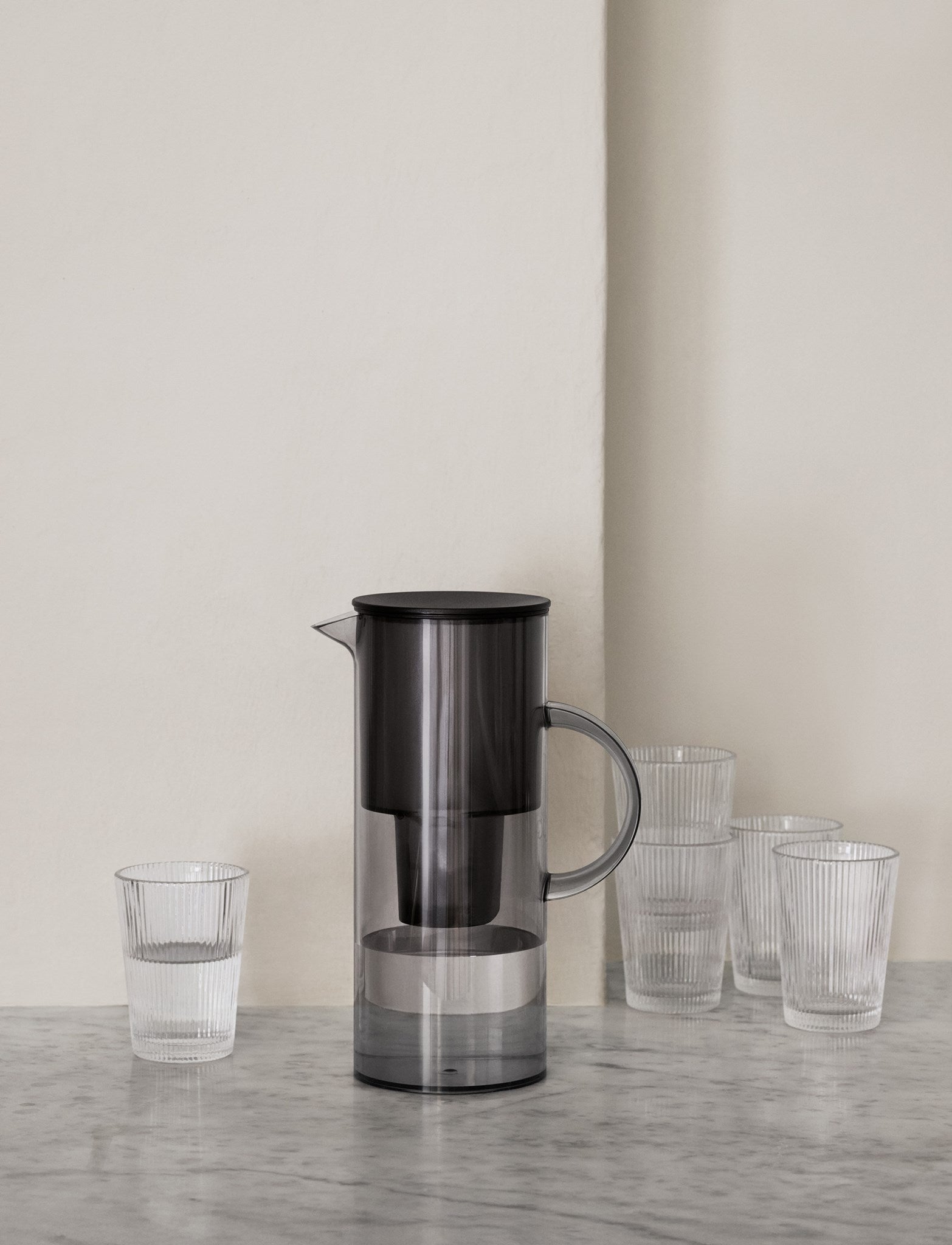 EM77 water filter jug 67.6 oz - Kitchen & Dining image 6