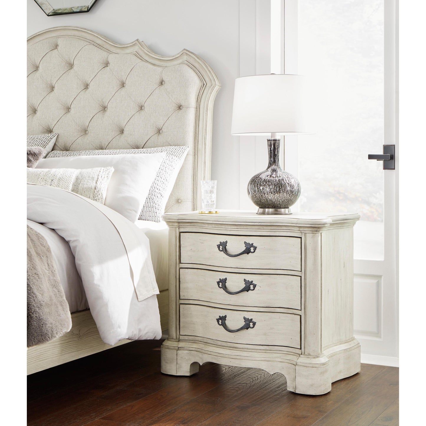 Signature Design by Ashley Ensemble de chambre à coucher Arlendyne B980B8 de 8 pièces (très grand lit rembourré) - Misc image 5