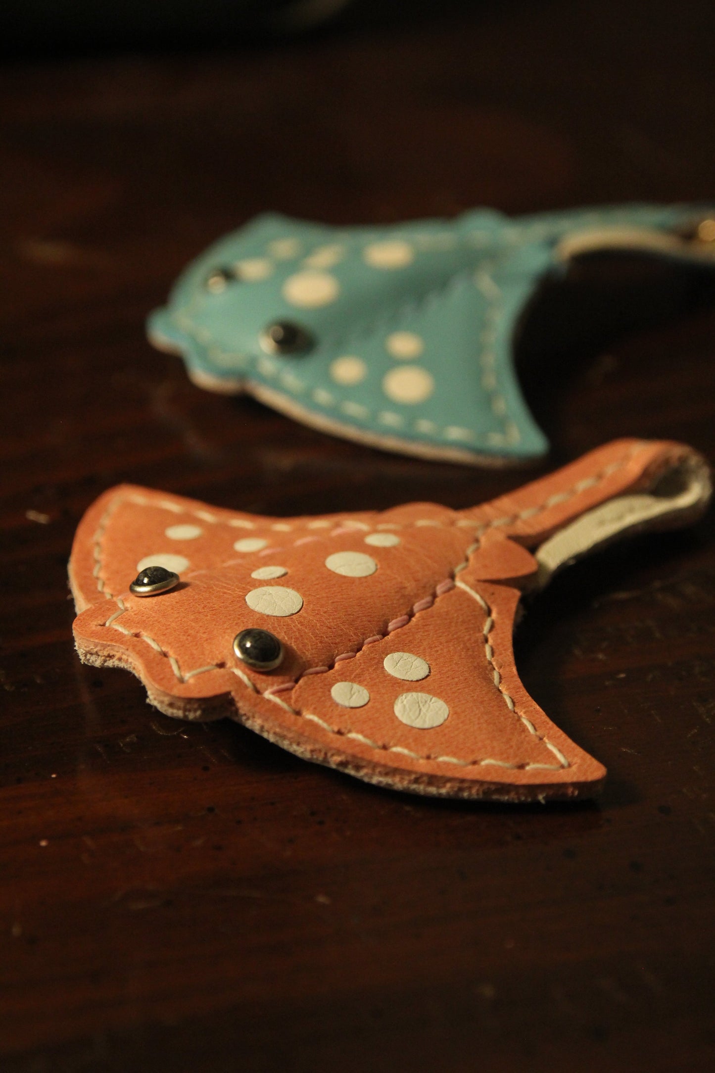 Handmade Stingray Sea Flap Flap Airtag Holder /Magnetic Keychain | Made-to-order 4 to 6 weeks lead time to ship from Canada - Accessories image 17