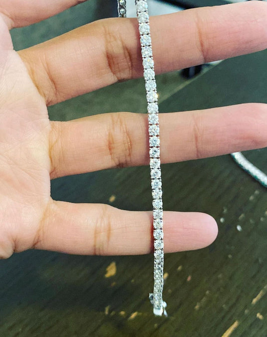 Diamond Tennis Bracelet - Jewelry image 1