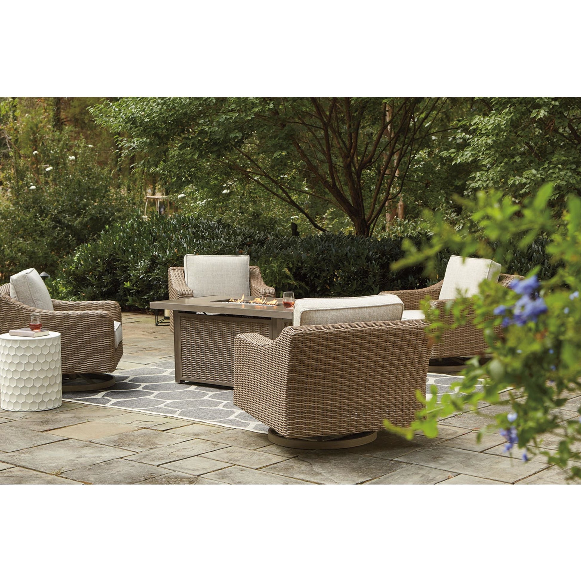 Beachcroft 5 Piece Outdoor Seating - Furniture image 3