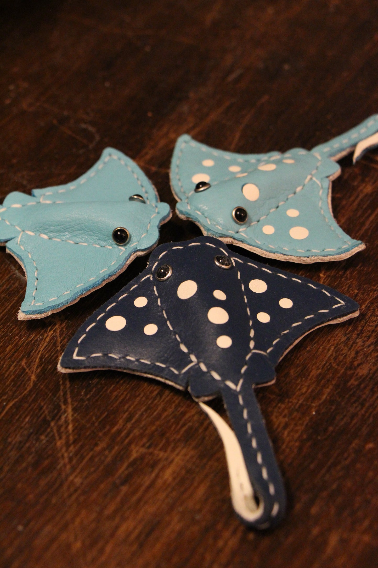 Handmade Stingray Sea Flap Flap Airtag Holder /Magnetic Keychain | Made-to-order 4 to 6 weeks lead time to ship from Canada - Accessories image 9