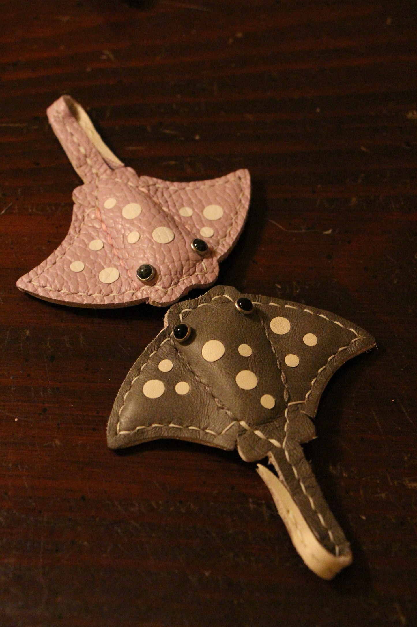Handmade Stingray Sea Flap Flap Airtag Holder /Magnetic Keychain | Made-to-order 4 to 6 weeks lead time to ship from Canada - Accessories image 12