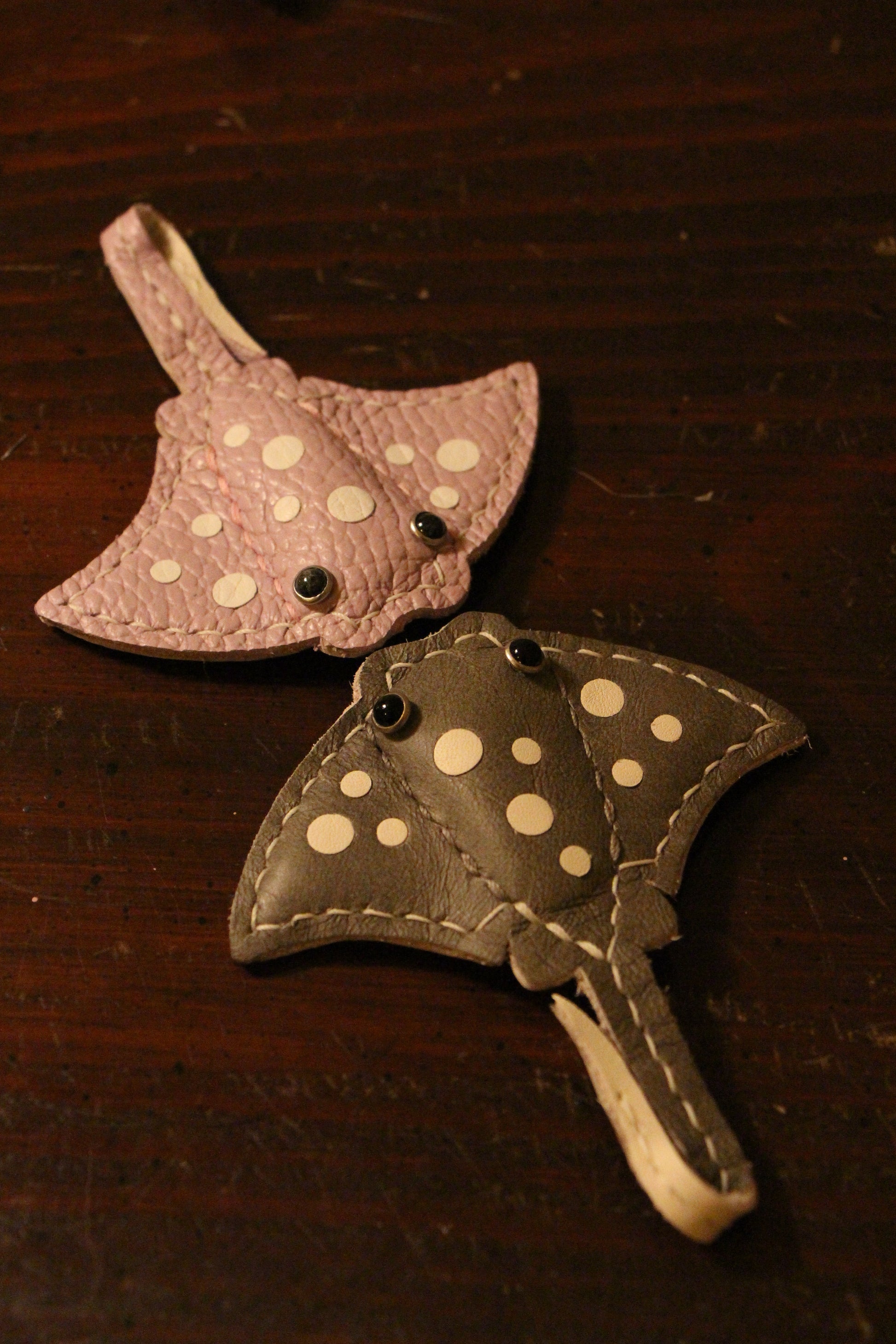 Handmade Stingray Sea Flap Flap Airtag Holder /Magnetic Keychain | Made-to-order 4 to 6 weeks lead time to ship from Canada - Accessories image 12