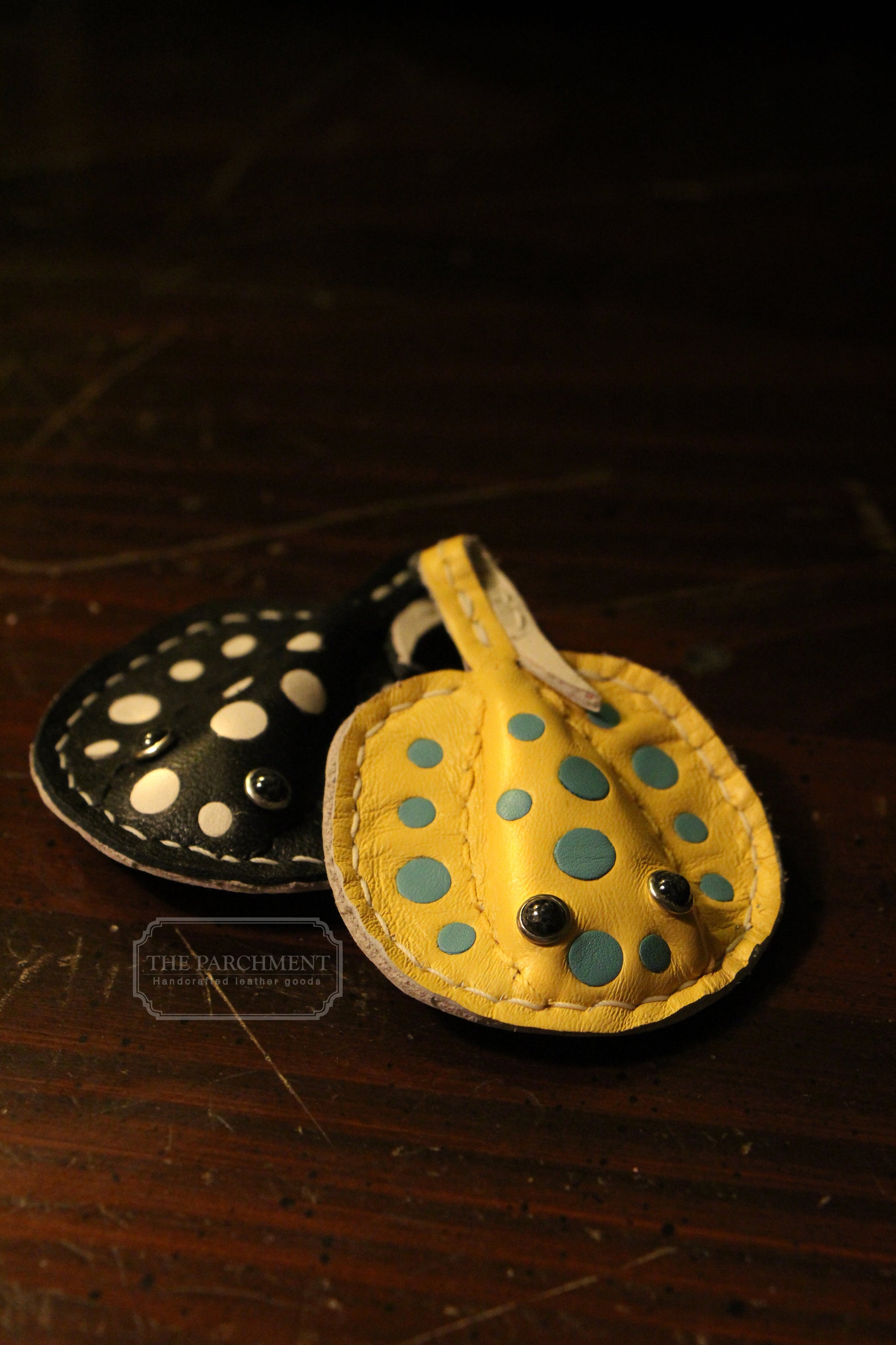 Handmade "Sea Pancake" Stingray Airtag Holder /Magnetic Keychain | Made-to-order 4 to 6 weeks lead time to ship from Canada - Accessories image 6