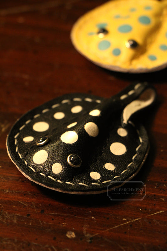 Handmade "Sea Pancake" Stingray Airtag Holder /Magnetic Keychain | Made-to-order 4 to 6 weeks lead time to ship from Canada - Accessories image 1
