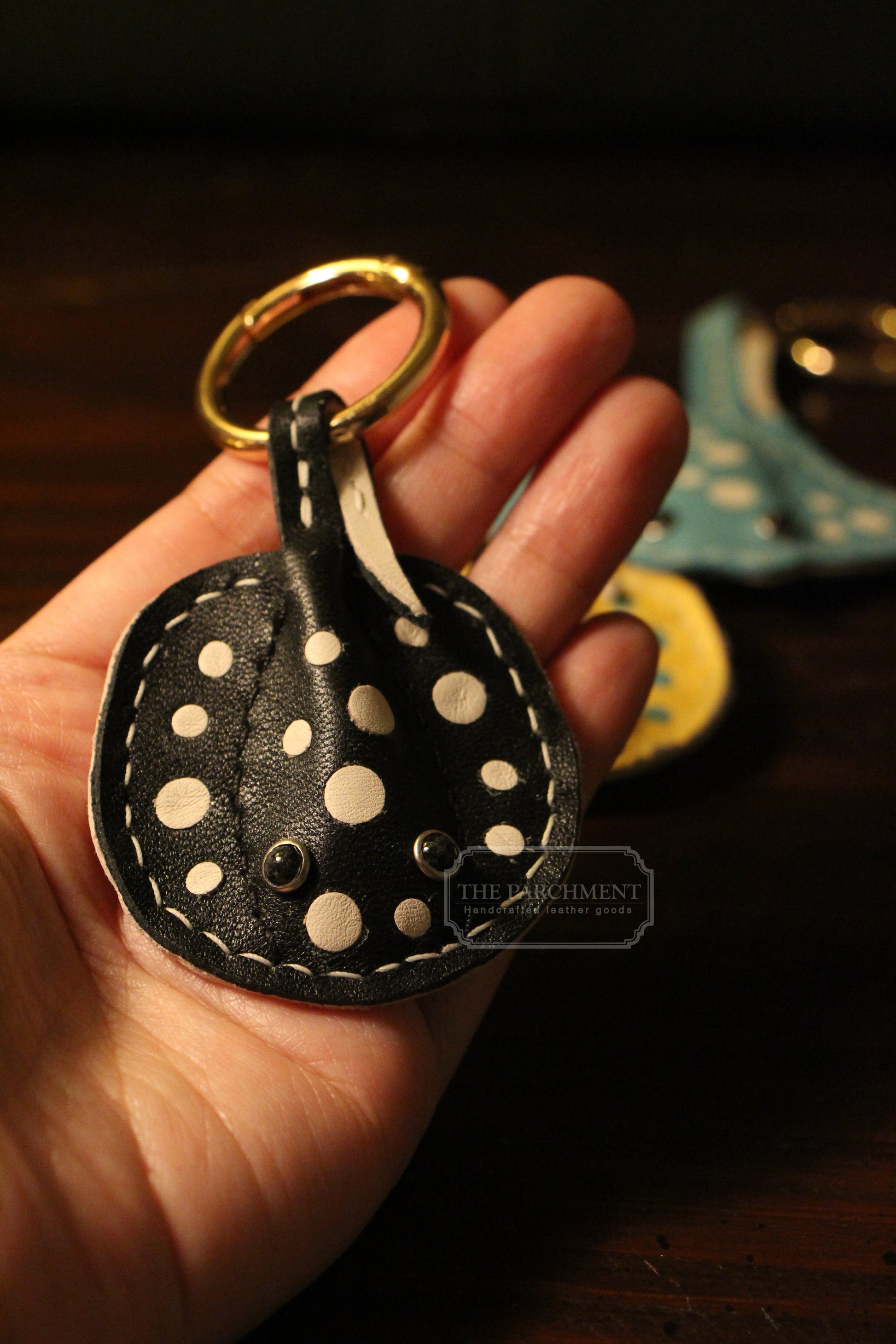 Handmade "Sea Pancake" Stingray Airtag Holder /Magnetic Keychain | Made-to-order 4 to 6 weeks lead time to ship from Canada - Accessories image 7