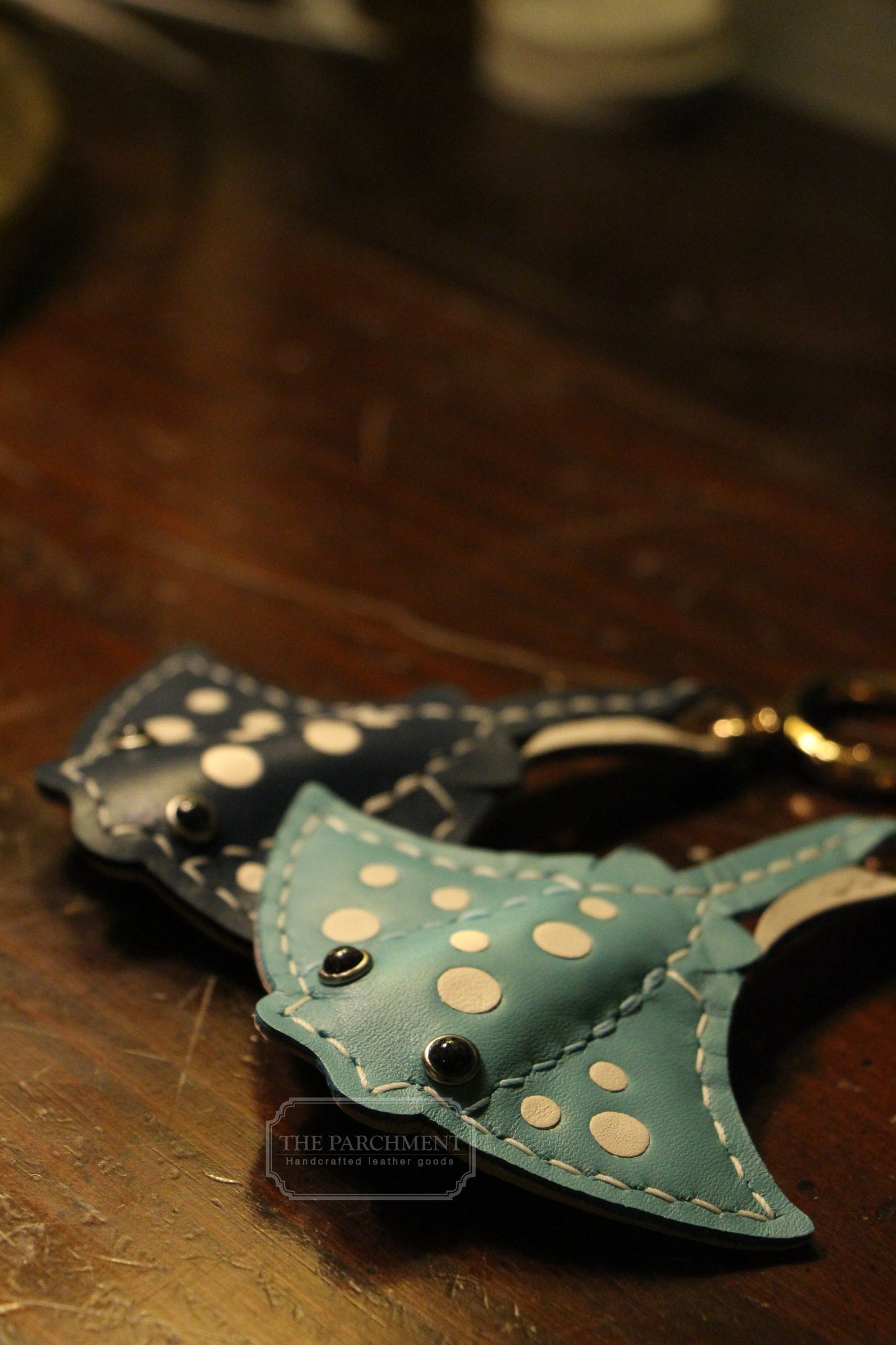 Handmade Stingray Sea Flap Flap Airtag Holder /Magnetic Keychain | Made-to-order 4 to 6 weeks lead time to ship from Canada - Accessories image 7