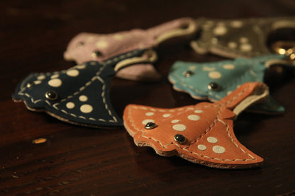 Handmade Stingray Sea Flap Flap Airtag Holder /Magnetic Keychain | Made-to-order 4 to 6 weeks lead time to ship from Canada - Accessories image 13