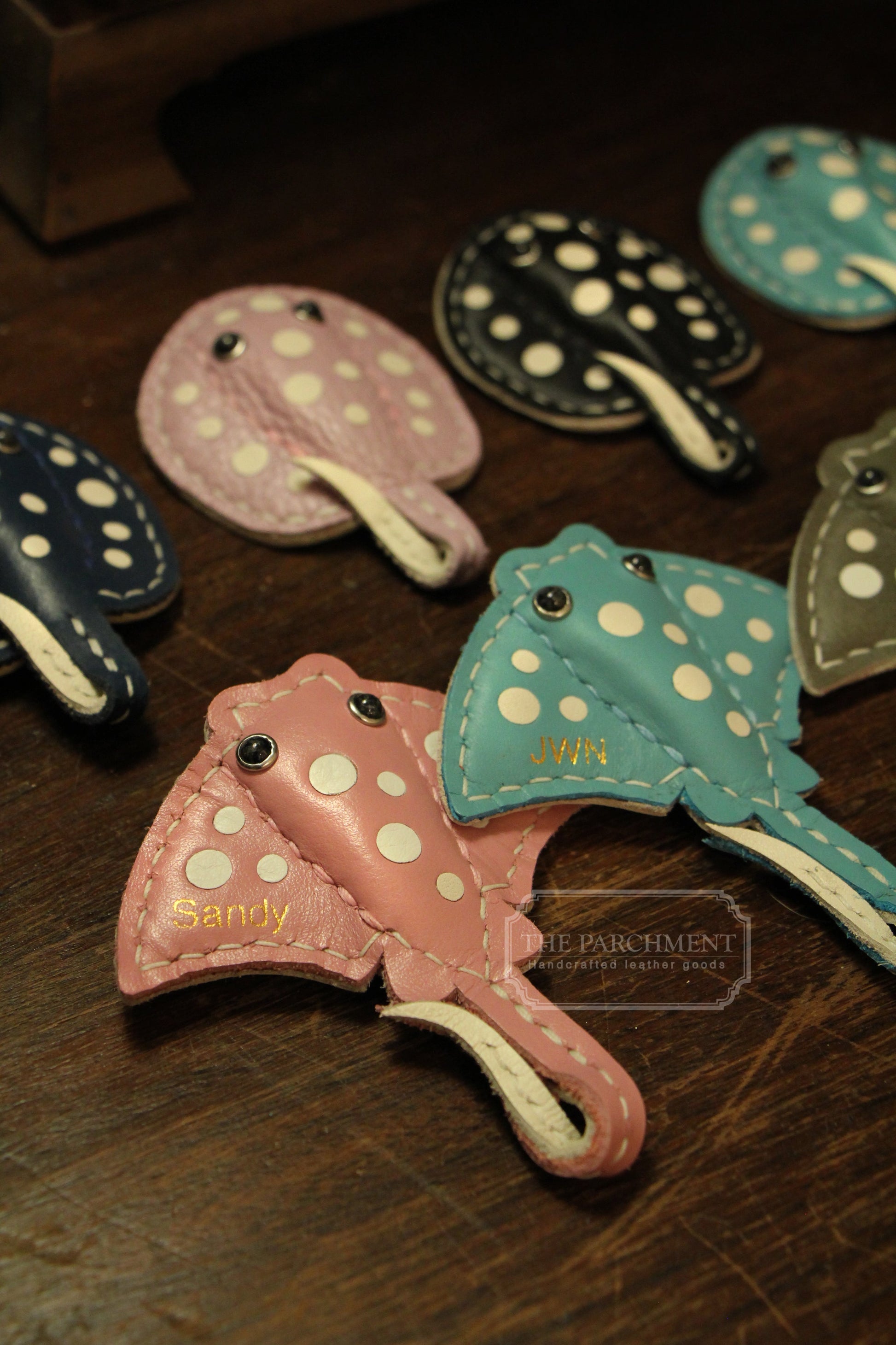 Handmade Stingray Sea Flap Flap Airtag Holder /Magnetic Keychain | Made-to-order 4 to 6 weeks lead time to ship from Canada - Accessories image 5