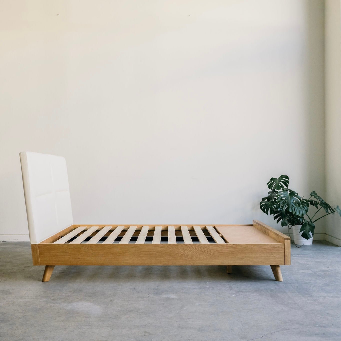 Mattia - Leather White Oak Bed - Furniture image 9