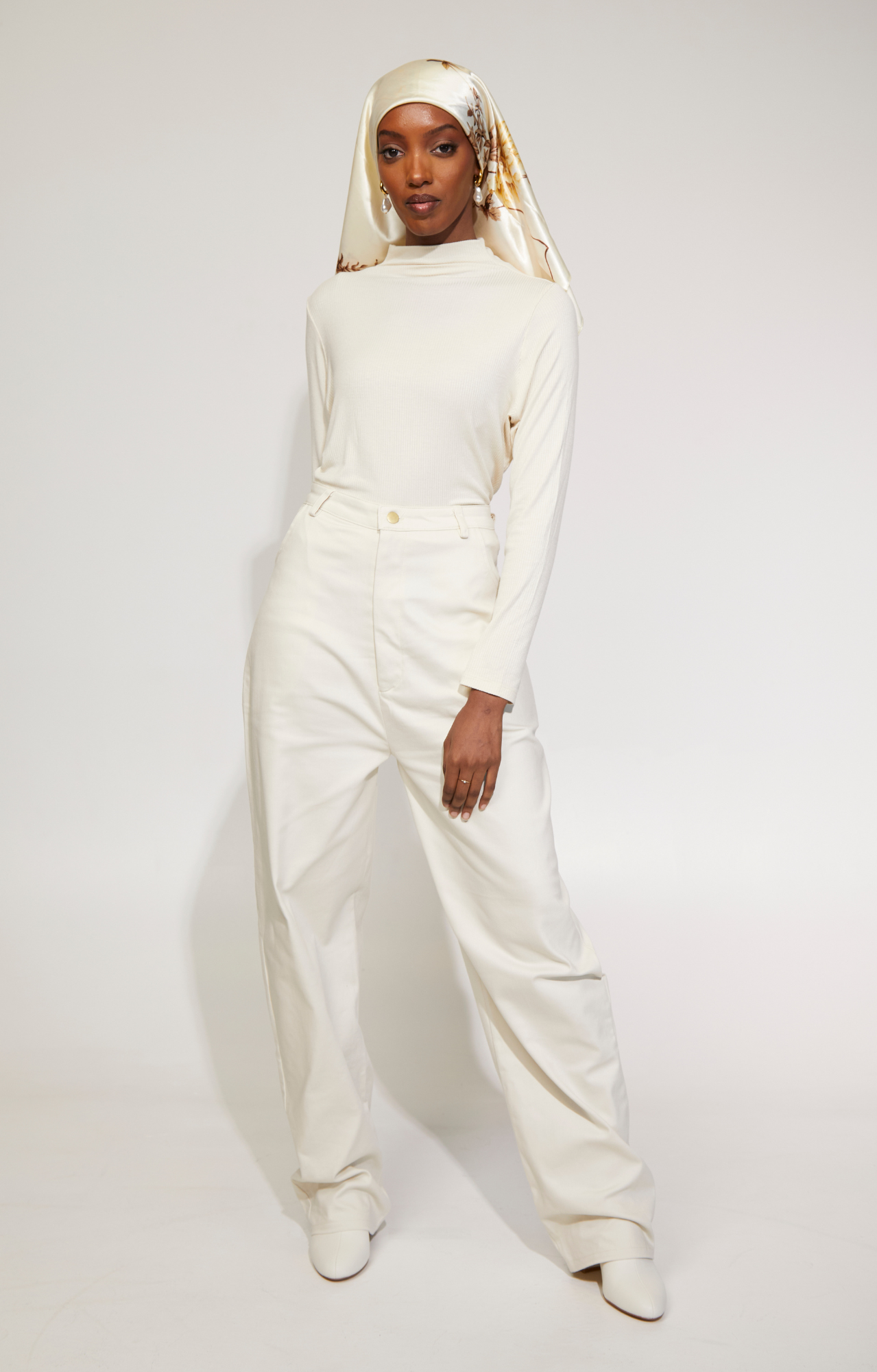 Ultra High-Waisted Baggy Jeans - Accessories image 2