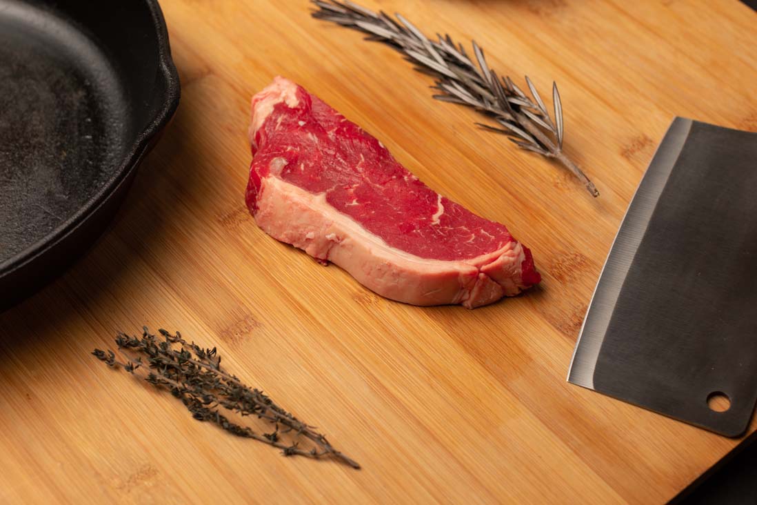 Australian Beef Striploin Steak Centre Cut  - (4 x 8oz) - Kitchen & Dining image 3