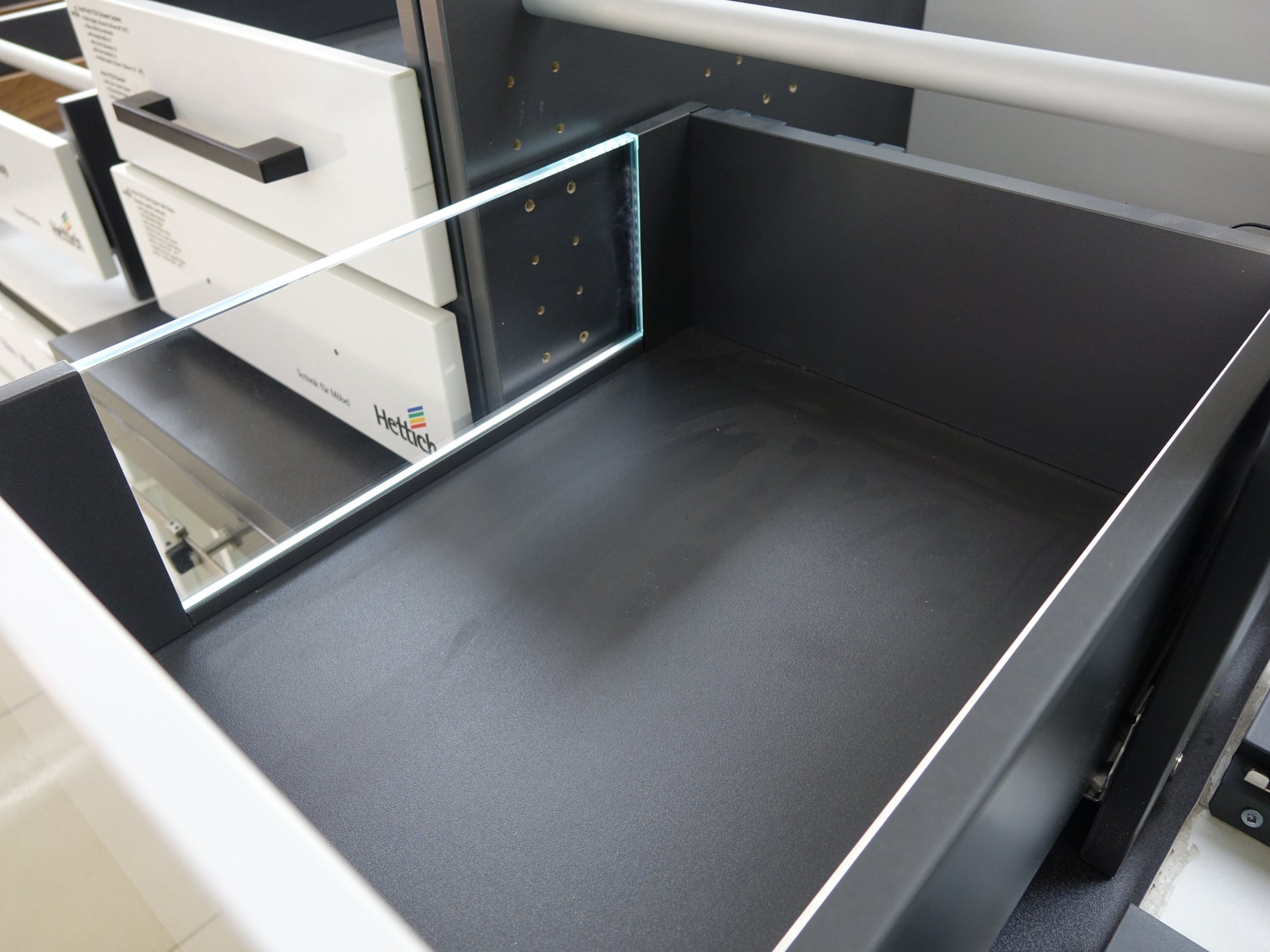 AvanTech YOU Inlay drawer side profile set in anthracite/white finish (For Inlay Glass Profile) - Apparel image 7